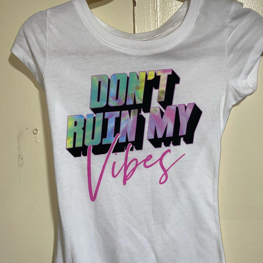 XS White T-Shirt.